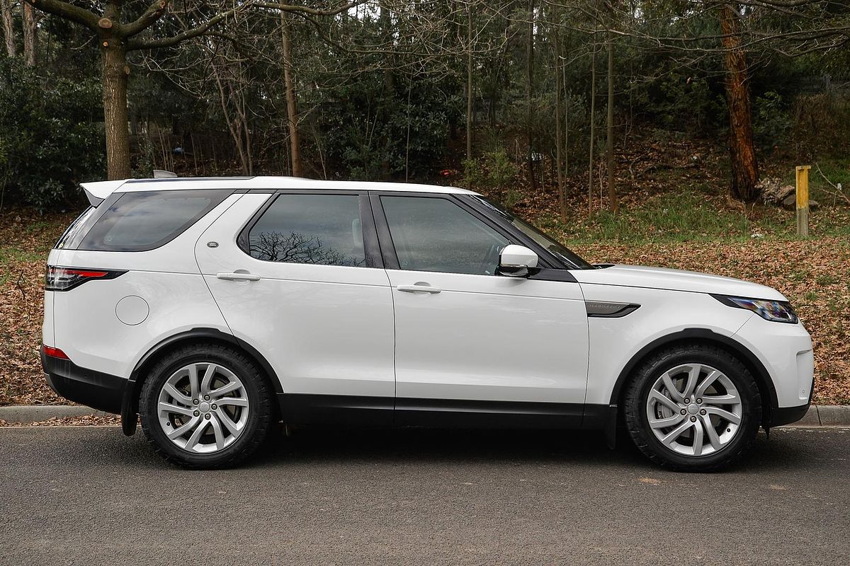 2020 Land Rover Discovery SD6 SE Series 5