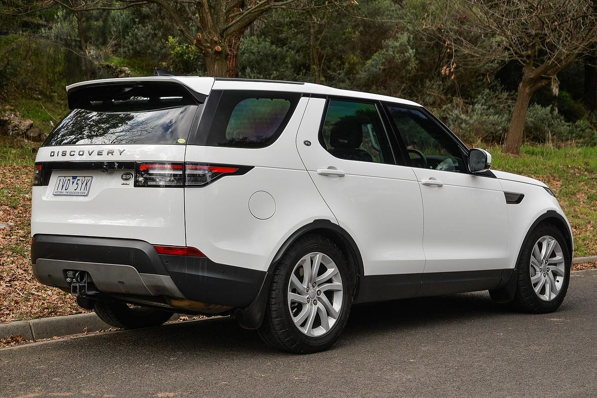 2020 Land Rover Discovery SD6 SE Series 5