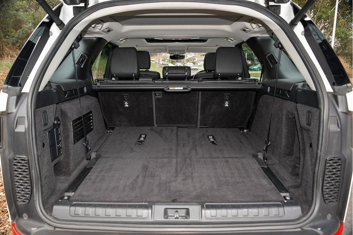 2020 Land Rover Discovery SD6 SE Series 5