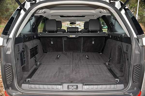 2020 Land Rover Discovery SD6 SE Series 5