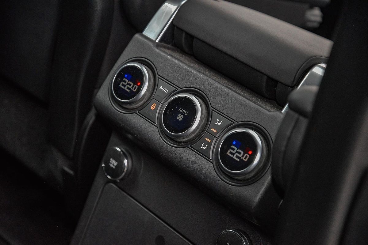 2020 Land Rover Discovery SD6 SE Series 5