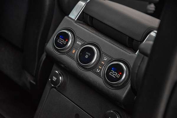 2020 Land Rover Discovery SD6 SE Series 5