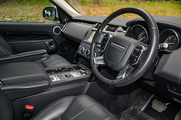 2020 Land Rover Discovery SD6 SE Series 5