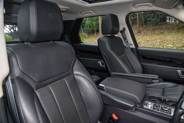 2020 Land Rover Discovery SD6 SE Series 5