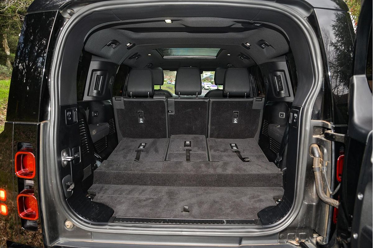 2023 Land Rover Defender 130 P400 SE L663