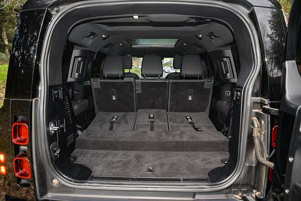 2023 Land Rover Defender 130 P400 SE L663