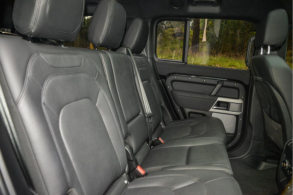 2023 Land Rover Defender 130 P400 SE L663
