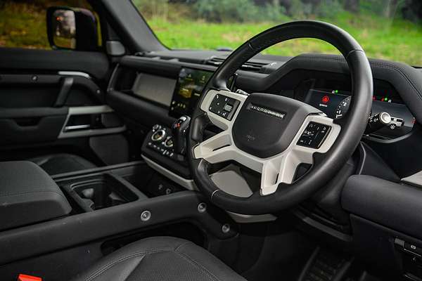 2023 Land Rover Defender 130 P400 SE L663