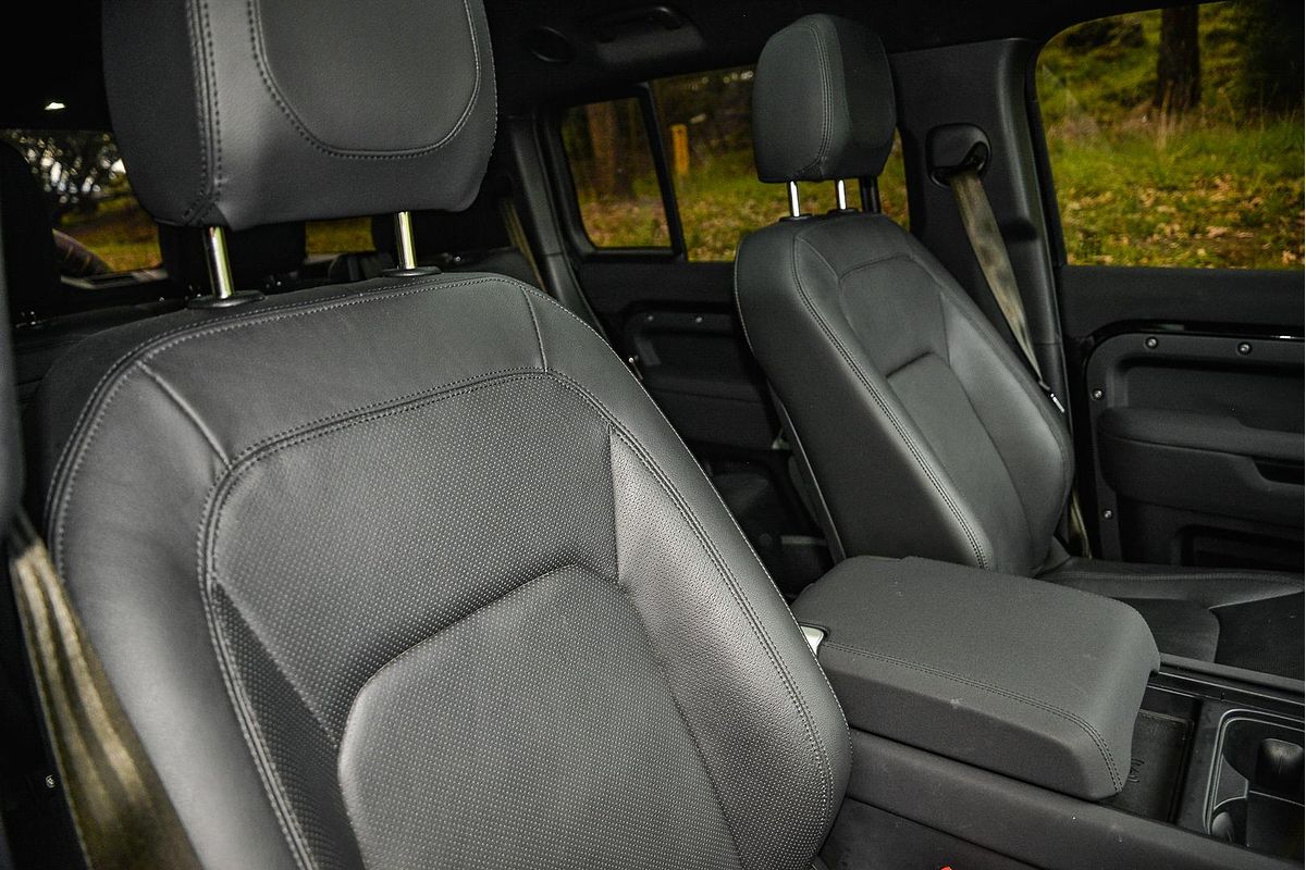 2023 Land Rover Defender 130 P400 SE L663