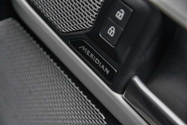 2023 Land Rover Defender 130 P400 SE L663