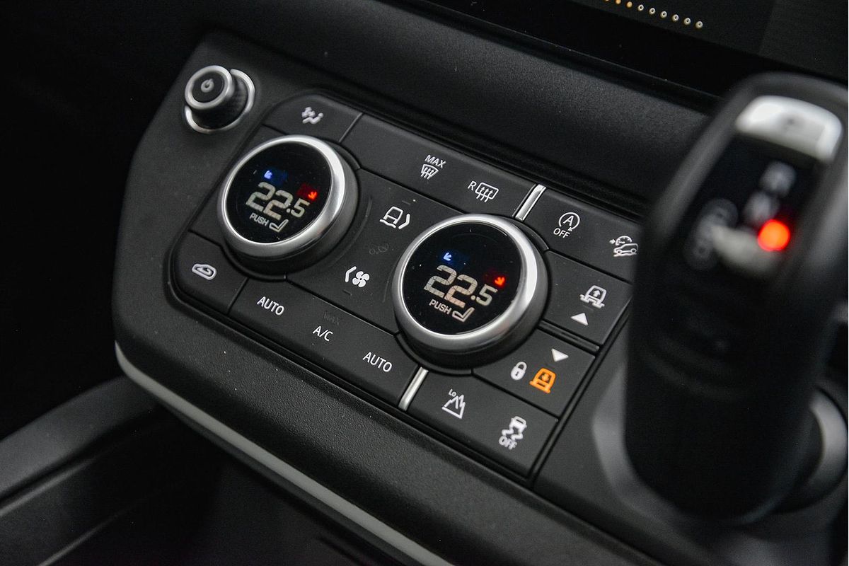 2023 Land Rover Defender 130 P400 SE L663