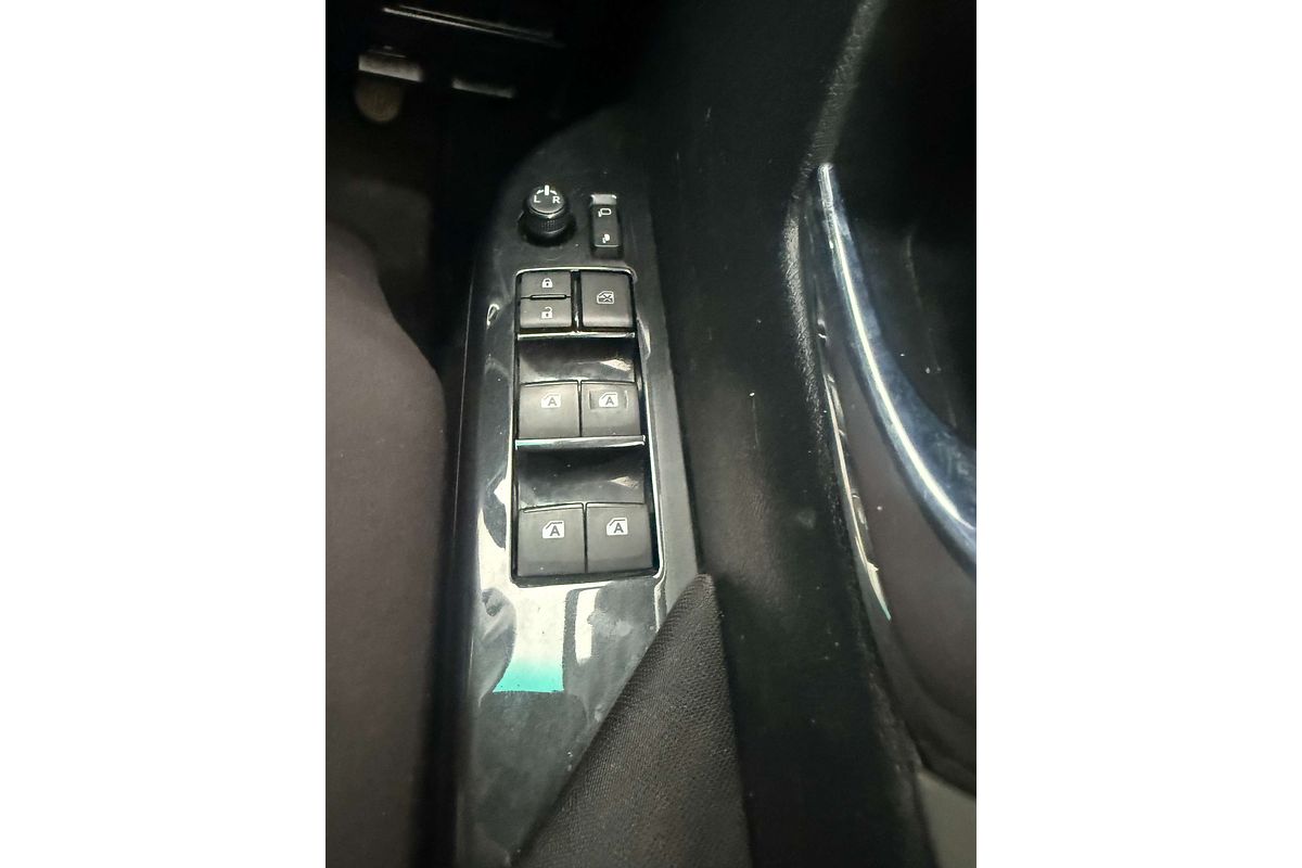 2018 Toyota Hilux SR5 GUN126R 4X4