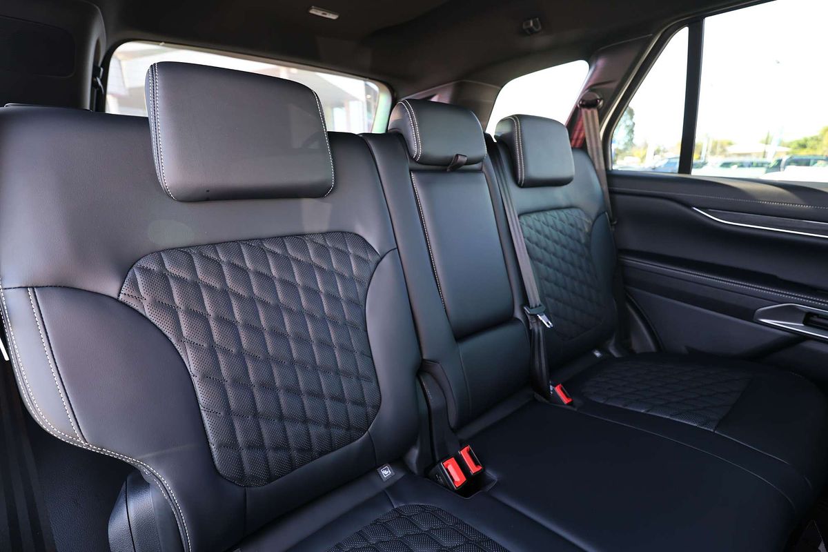 2025 Ford Everest Platinum 3.0L