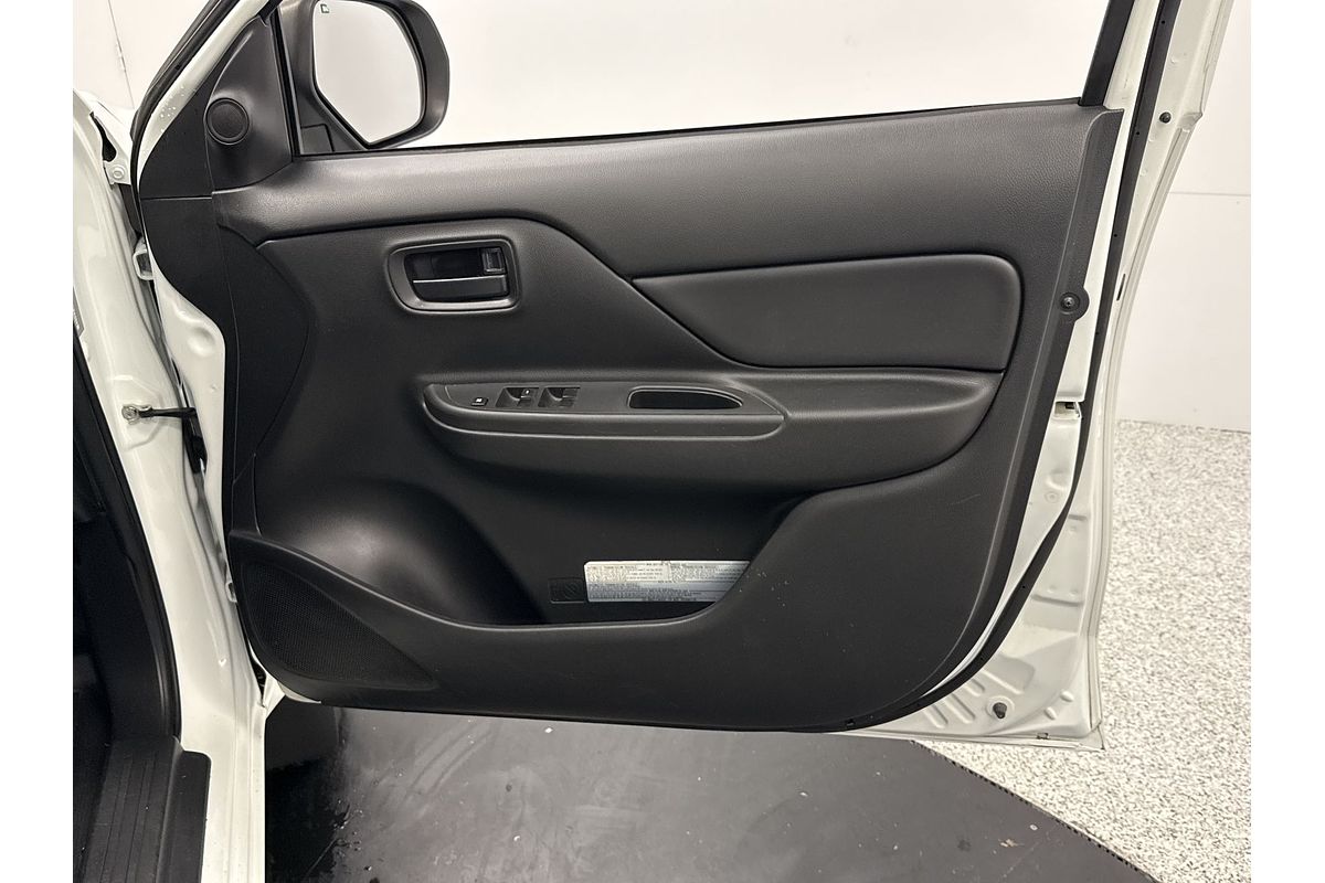 2019 Mitsubishi Triton GLX ADAS MR 4X4