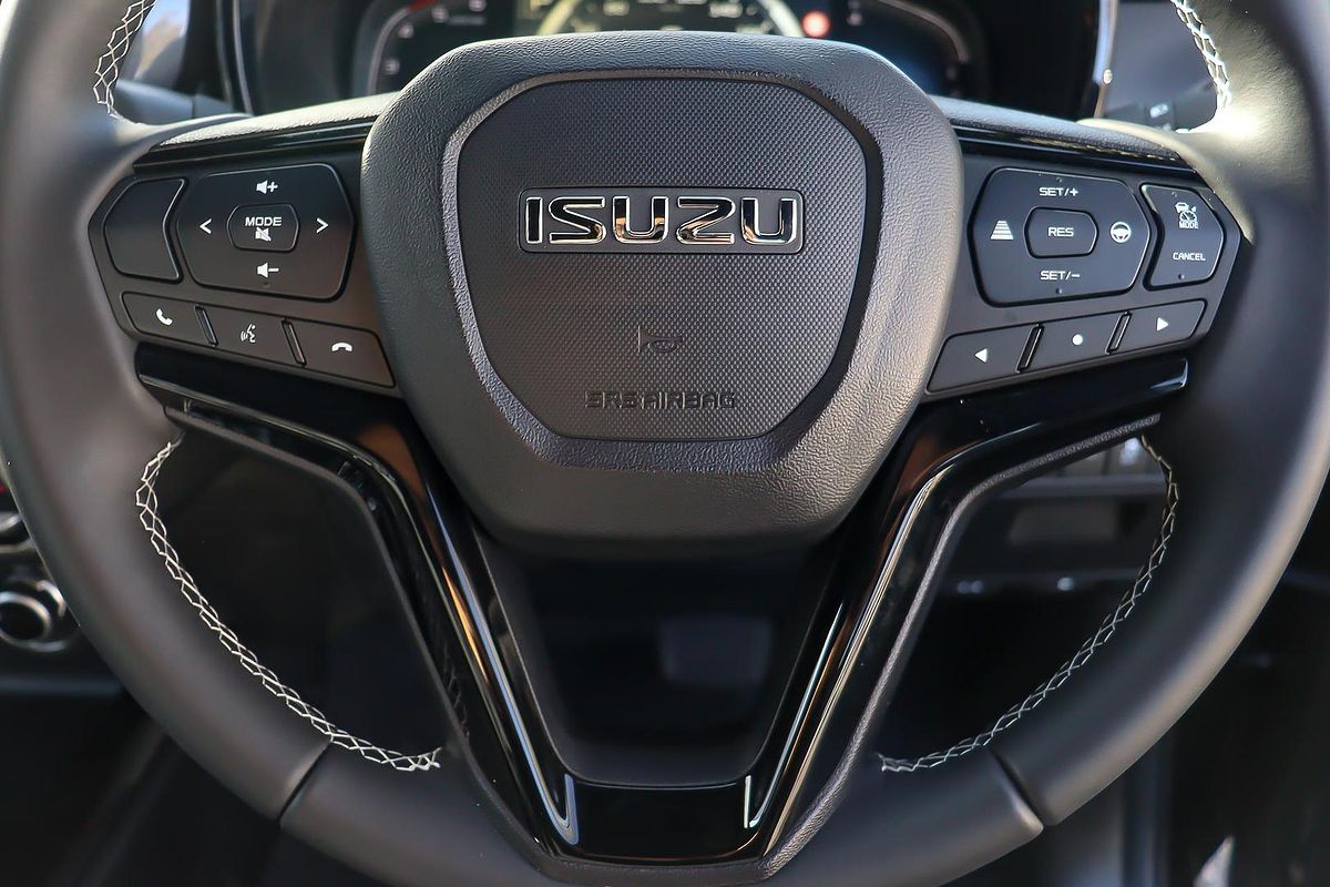 2025 Isuzu D-MAX BLADE 4X4