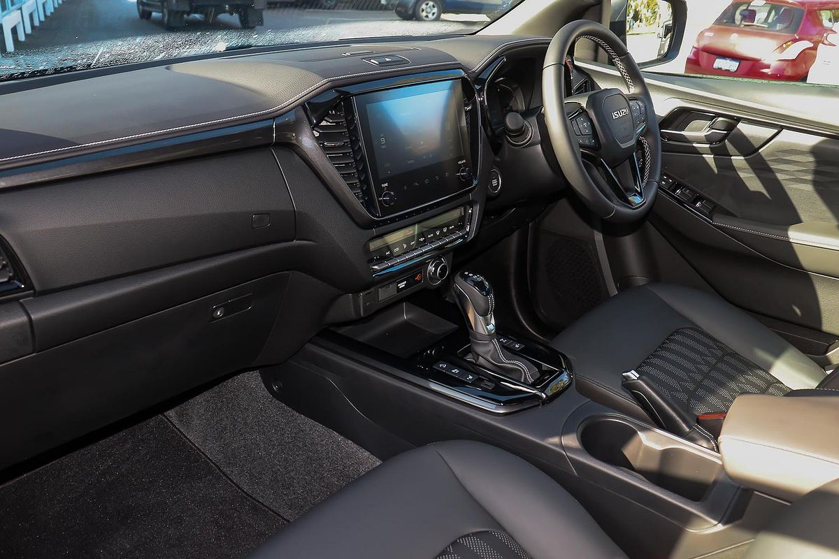 2025 Isuzu D-MAX BLADE 4X4