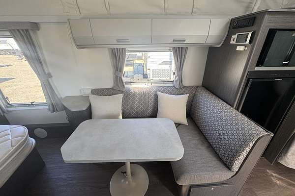 2018 Jayco Journey Deluxe 17.55-8.18Jd