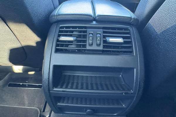 2012 BMW 5 Series 520i F10