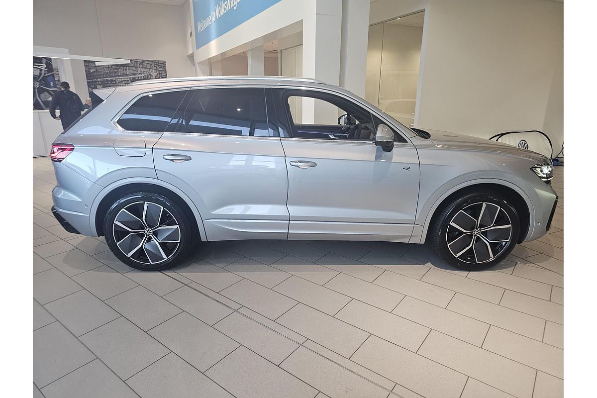 2025 Volkswagen Touareg 210TDI R-Line RC