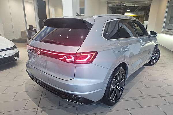 2025 Volkswagen Touareg 210TDI R-Line RC