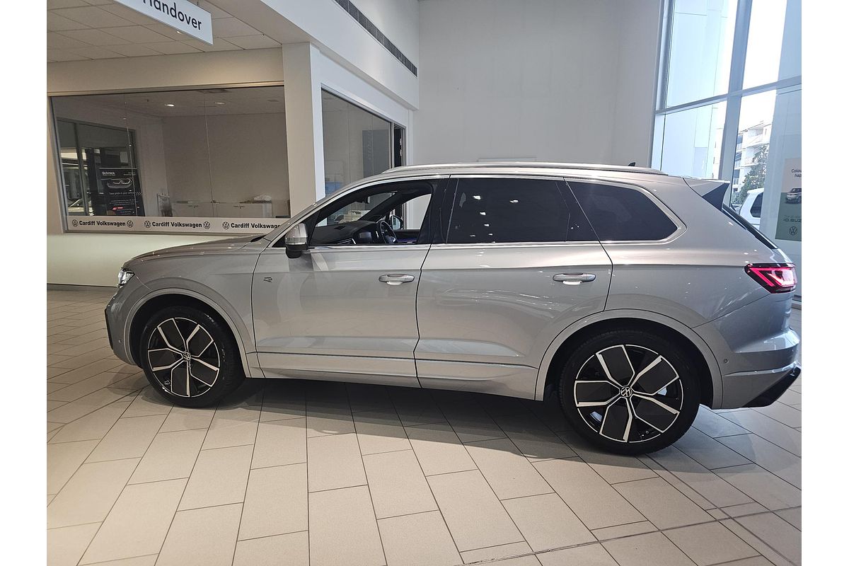 2025 Volkswagen Touareg 210TDI R-Line RC