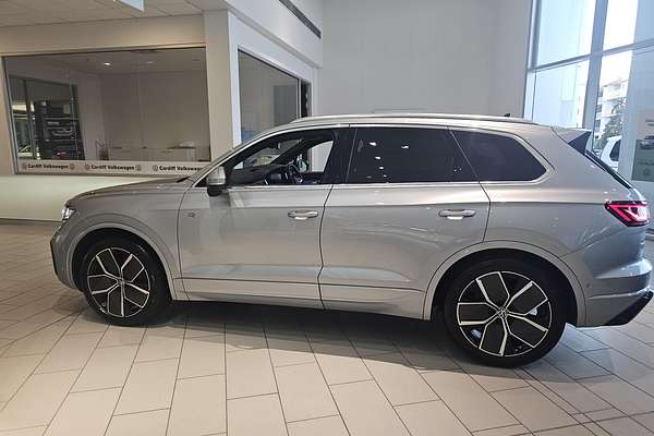 2025 Volkswagen Touareg 210TDI R-Line RC