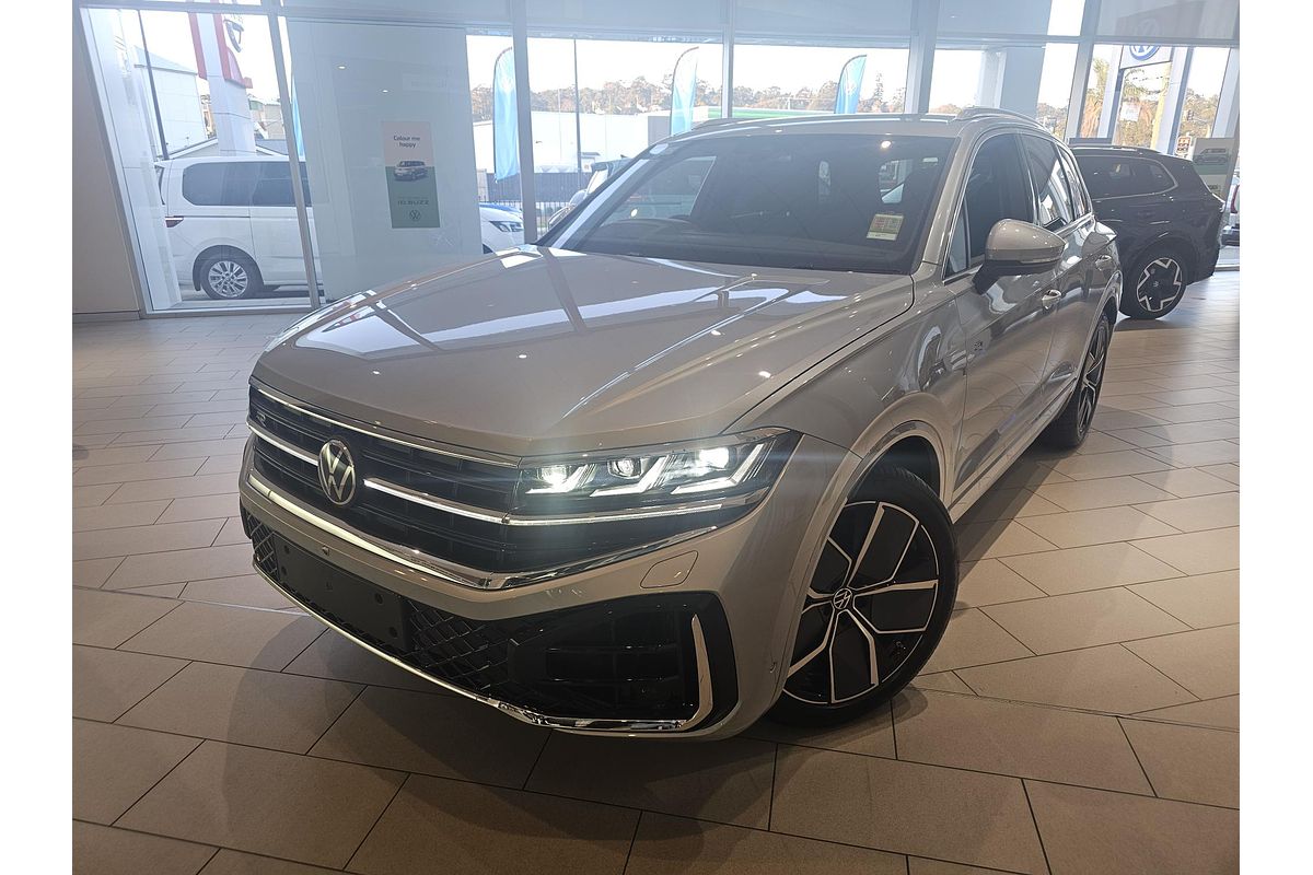 2025 Volkswagen Touareg 210TDI R-Line RC