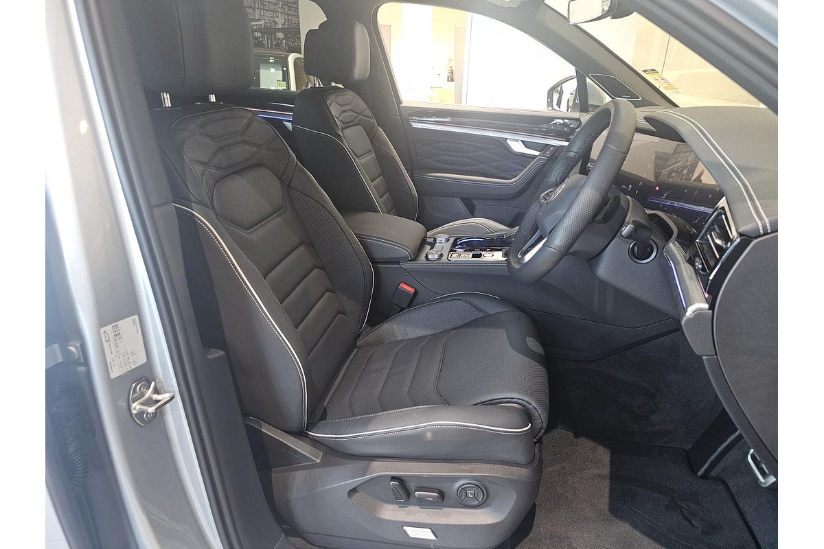 2025 Volkswagen Touareg 210TDI R-Line RC