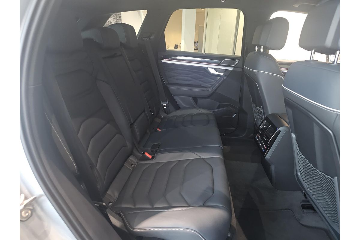2025 Volkswagen Touareg 210TDI R-Line RC