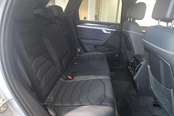 2025 Volkswagen Touareg 210TDI R-Line RC