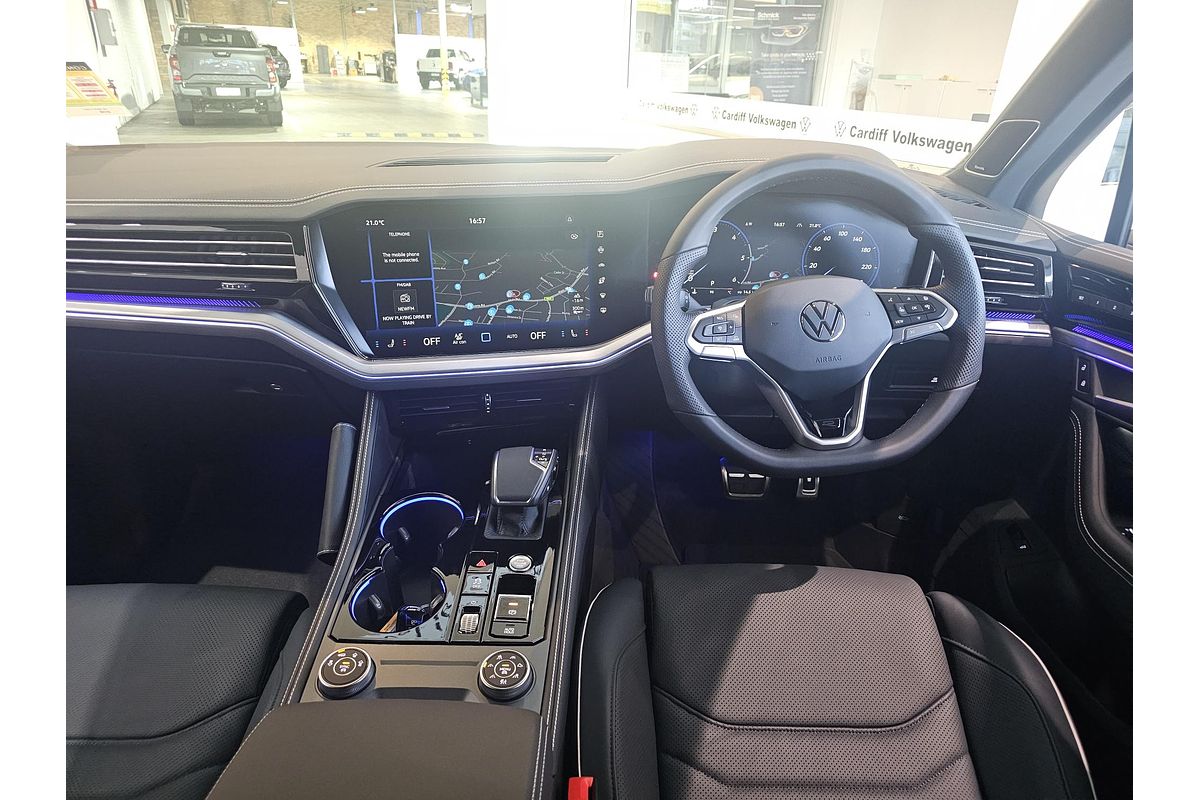 2025 Volkswagen Touareg 210TDI R-Line RC