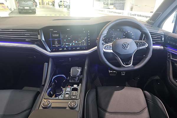 2025 Volkswagen Touareg 210TDI R-Line RC