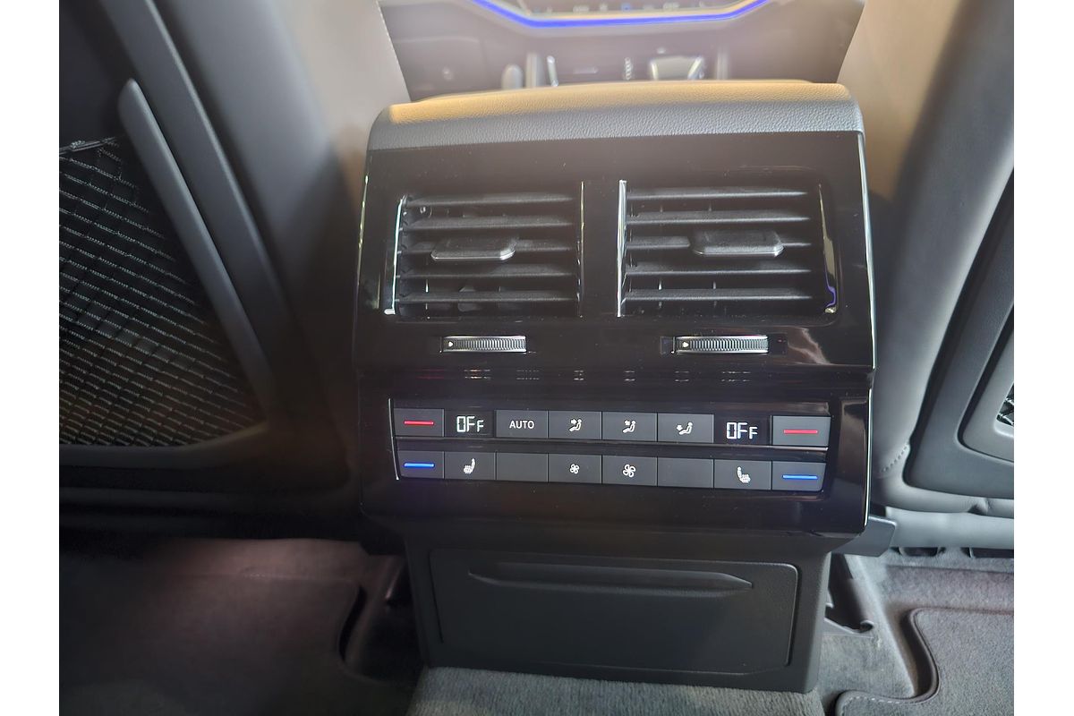 2025 Volkswagen Touareg 210TDI R-Line RC