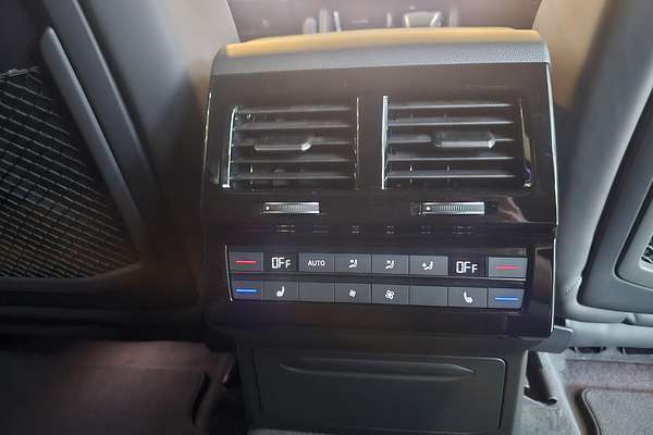 2025 Volkswagen Touareg 210TDI R-Line RC