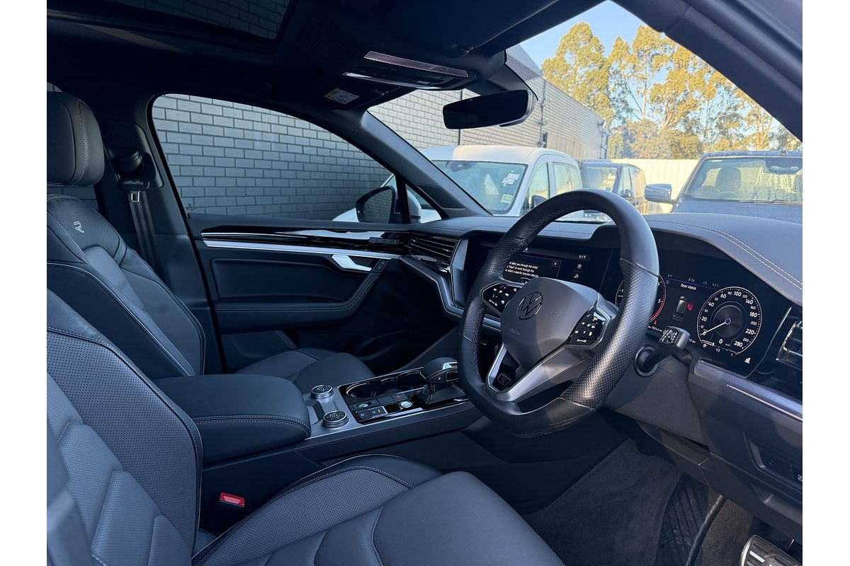 2023 Volkswagen Touareg 210TDI R-Line CR