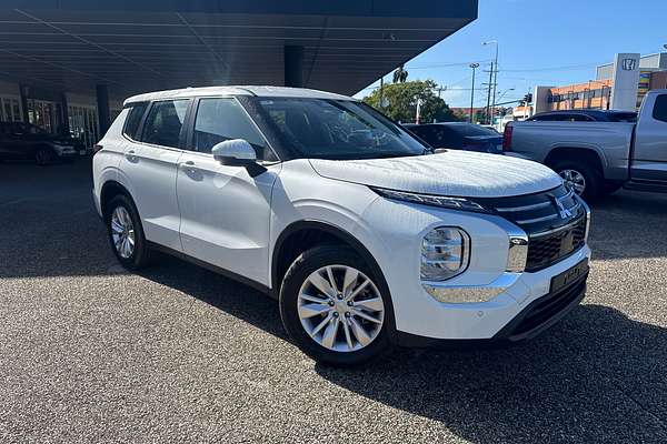 2025 Mitsubishi Outlander ES ZM