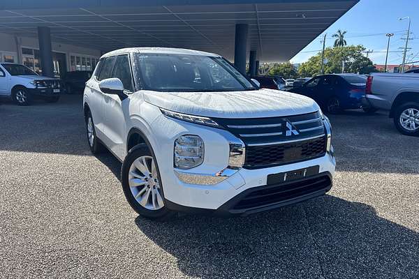 2025 Mitsubishi Outlander ES ZM