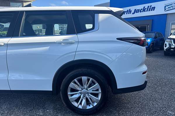2025 Mitsubishi Outlander ES ZM