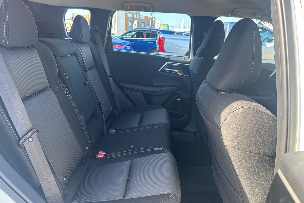 2025 Mitsubishi Outlander ES ZM