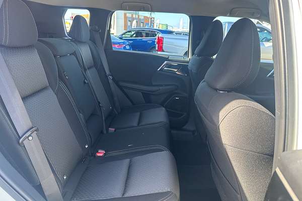 2025 Mitsubishi Outlander ES ZM