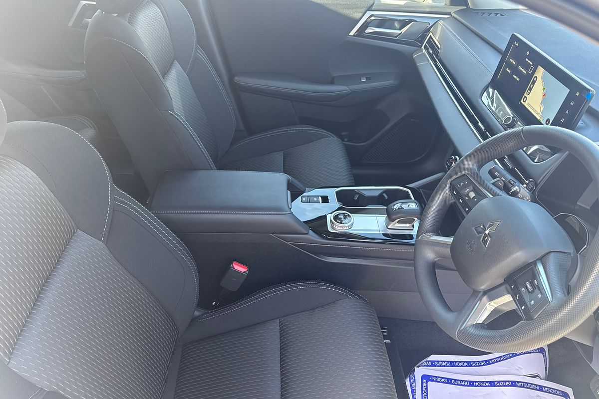 2025 Mitsubishi Outlander ES ZM