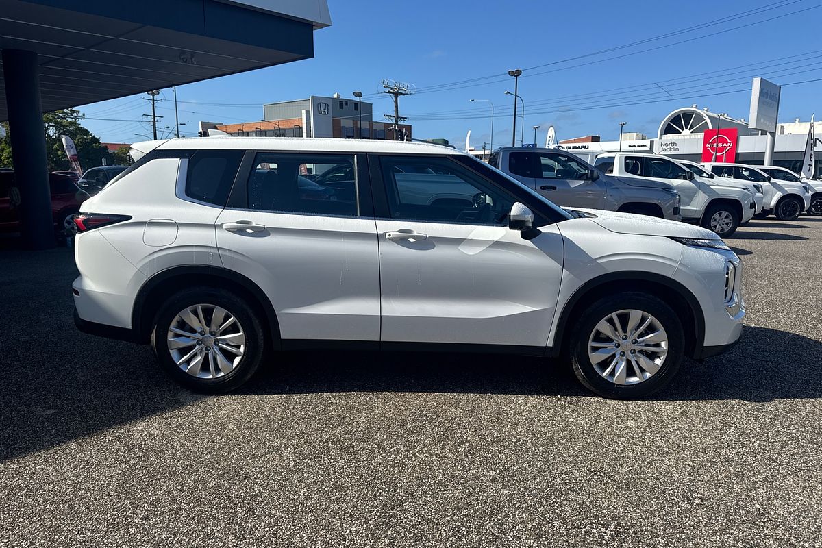 2025 Mitsubishi Outlander ES ZM