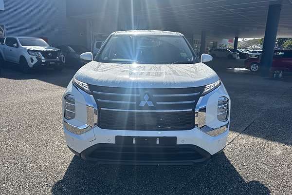 2025 Mitsubishi Outlander ES ZM
