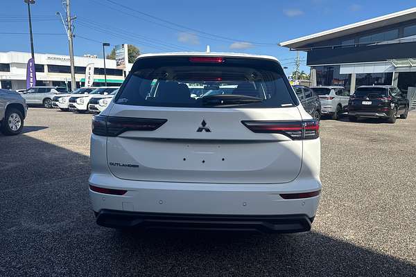 2025 Mitsubishi Outlander ES ZM