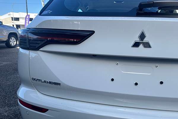 2025 Mitsubishi Outlander ES ZM