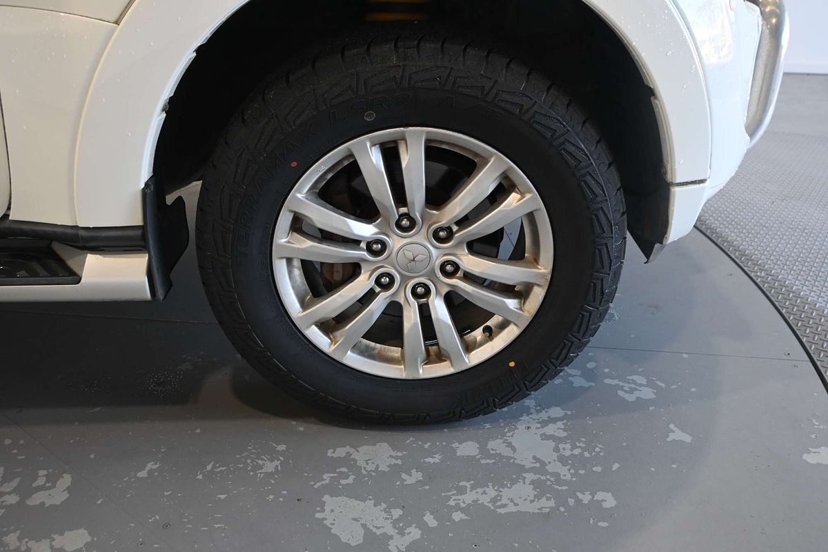 2014 Mitsubishi Pajero VR-X LWB (4x4) NW MY14