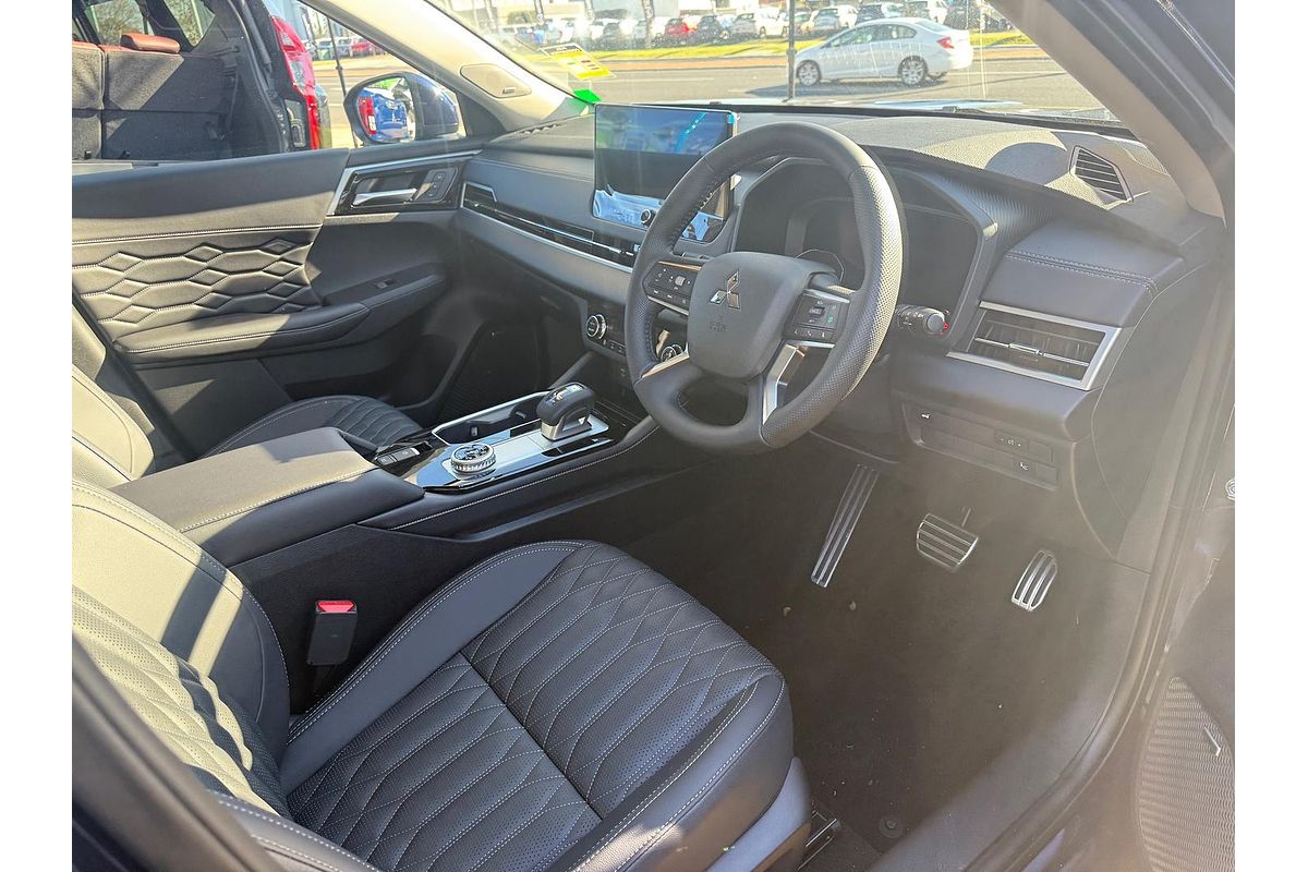 2025 Mitsubishi Outlander Exceed ZM