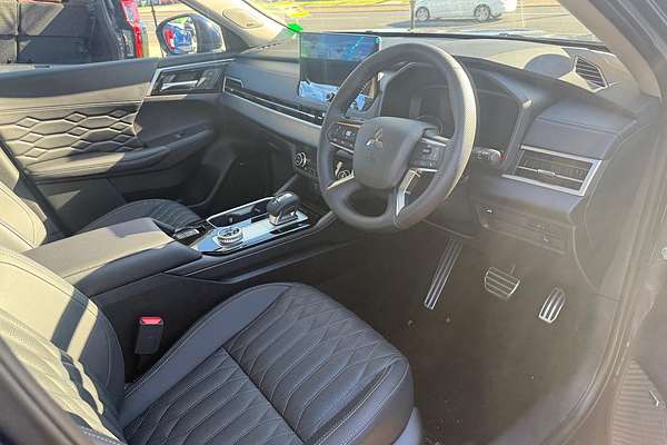 2025 Mitsubishi Outlander Exceed ZM