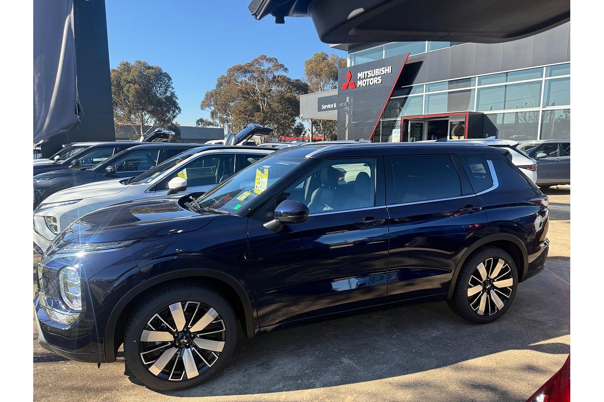 2025 Mitsubishi Outlander Exceed ZM