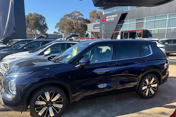 2025 Mitsubishi Outlander Exceed ZM